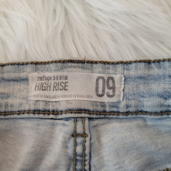 Refuge Light Blue Distressed Jean Shorts, Size 9 (30) - Picture 3 of 4